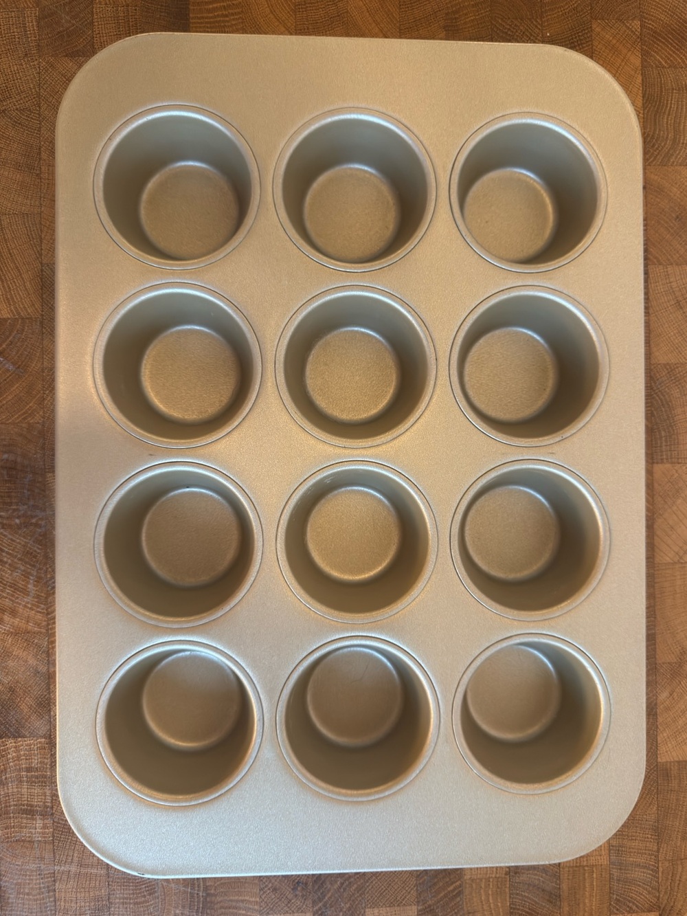 Williams Sonoma Goldtouch Nonstick Muffin Cupcake Pan, 12-Well